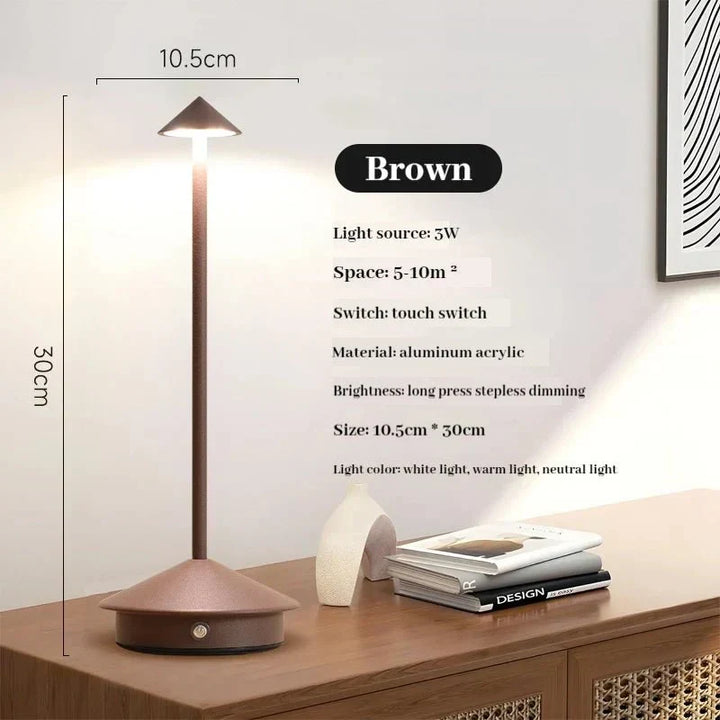 Elegancka, ładowana metalowa lampa stołowa