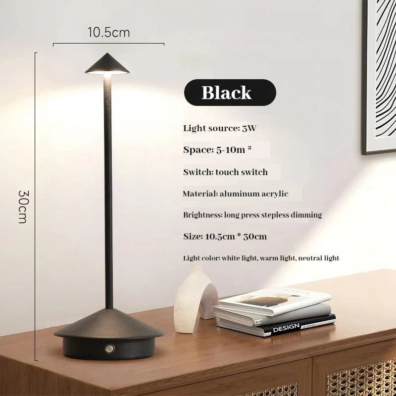Elegancka, ładowana metalowa lampa stołowa