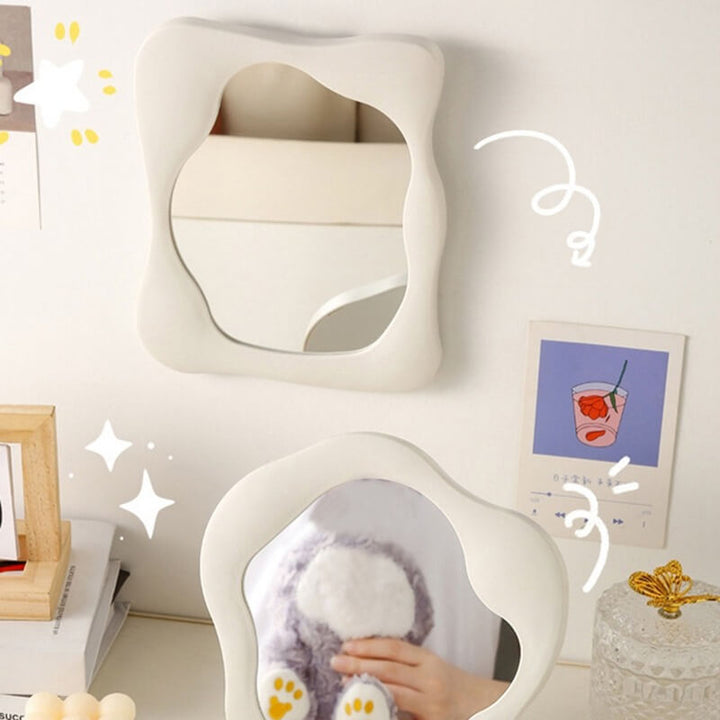 Lustro do makijażu w kształcie fal