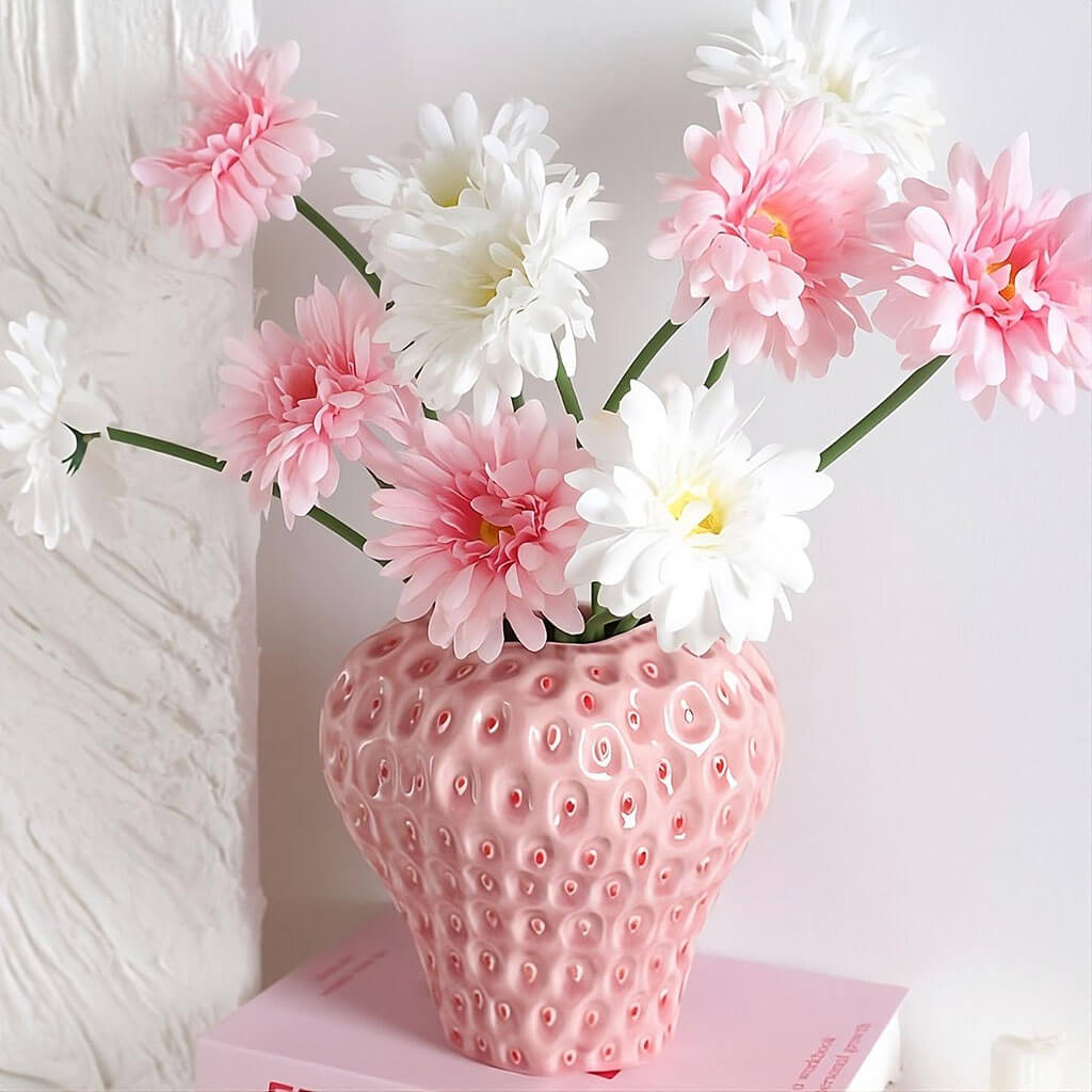 Wazon ceramiczny w kształcie truskawki