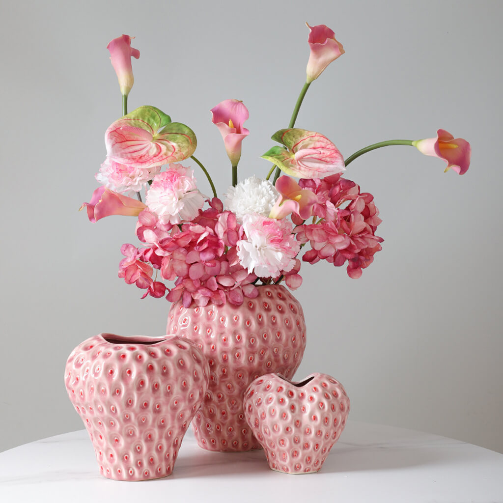 Wazon ceramiczny w kształcie truskawki