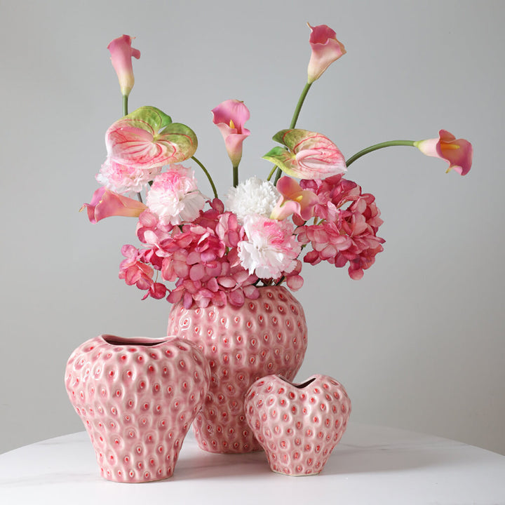 Wazon ceramiczny w kształcie truskawki