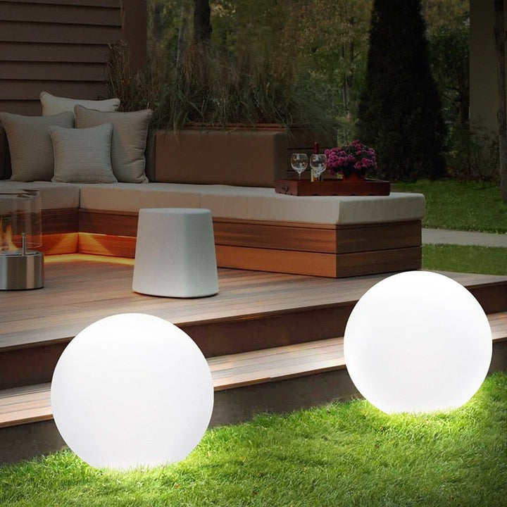 Lampa Globe na Zewnątrz - Bezprzewodowa, Odporna na Warunki Atmosferyczne, Lampa LED w 16 kolorach