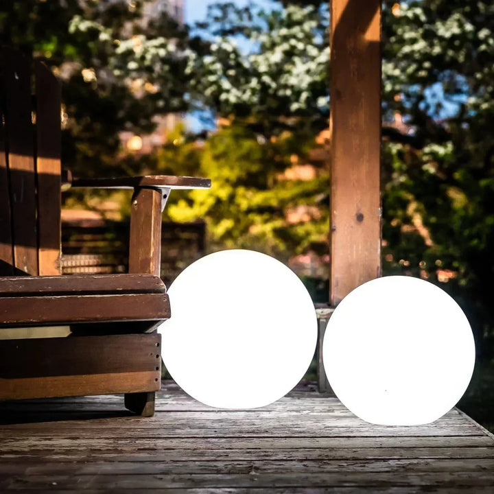 Lampa Globe na Zewnątrz - Bezprzewodowa, Odporna na Warunki Atmosferyczne, Lampa LED w 16 kolorach