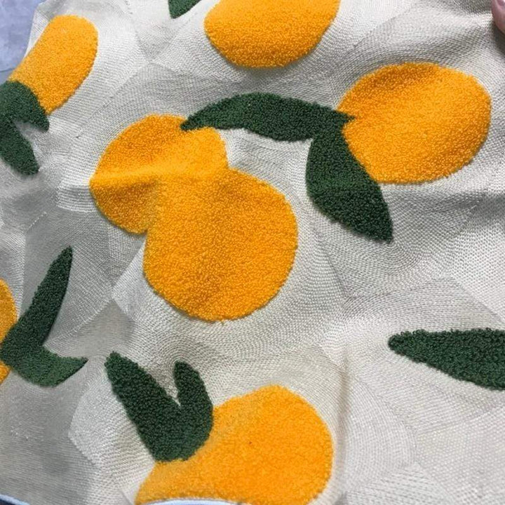 Pomarańczowa poszewka na poduszkę z haftem