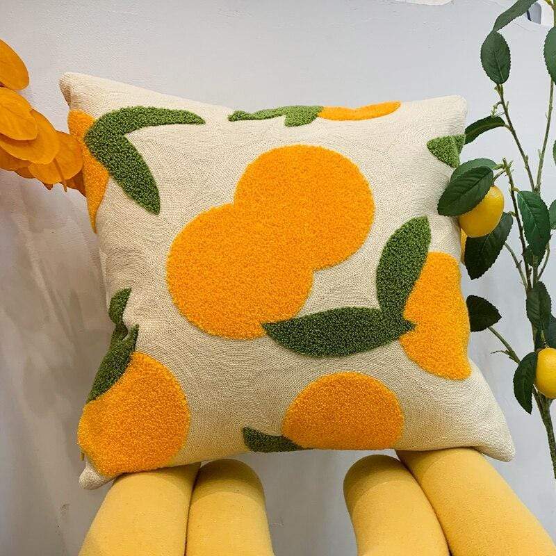 Pomarańczowa poszewka na poduszkę z haftem
