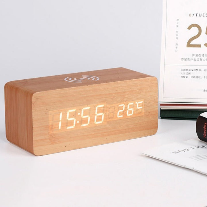 Drewniany Elektroniczny Budzik z Funkcją Ładowania Bezprzewodowego